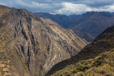 Peru 'daki And Dağları' ndaki (veya Güney Cordilleras 'taki) güzel dağlar
