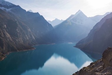Cordillera Blanca, Peru, Güney Amerika 'daki Paron Gölü.