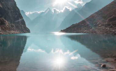 Cordillera Blanca, Peru, Güney Amerika 'daki Paron Gölü.