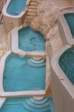 Meksika 'da alışılmadık termal havuzlar Las Grutas De Tolantongo