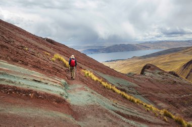 Pallay Pançolu Yürüyüşçü, alternatif Gökkuşağı Dağları