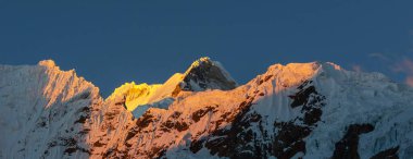 Cordillera Blanca, Peru, Güney Amerika 'daki güzel dağ manzaraları