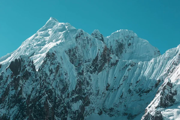 Cordillera Blanca, Peru, Güney Amerika 'daki güzel dağ manzaraları