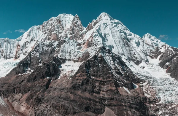 Cordillera Blanca, Peru, Güney Amerika 'daki güzel dağ manzaraları
