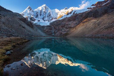 Cordillera Blanca 'da güzel dağlar, Peru, Güney Amerika