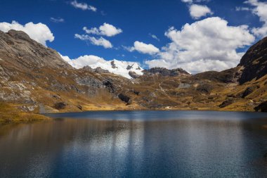 Cordillera Blanca 'da güzel dağlar, Peru, Güney Amerika