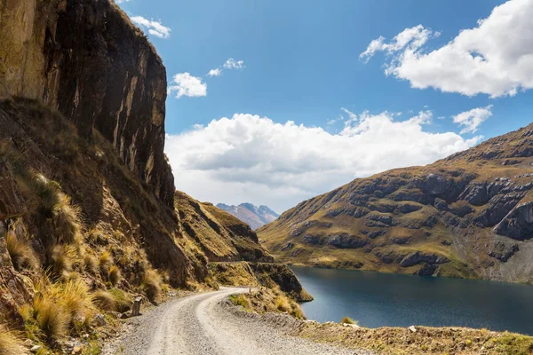 Cordillera Blanca 'da güzel dağlar, Peru, Güney Amerika