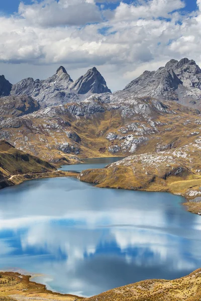 コルディレラブランカ ペルー 南アメリカの美しい山の湖 — ストック写真