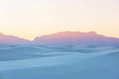 New Mexico, ABD 'deki White Sands Kumulları' ndaki alışılmadık doğal manzaralar.