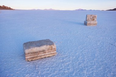 Salar de Uyuni, Bolivya, Güney Amerika 'da alışılmadık terk edilmiş peyzajlar