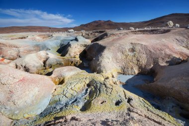 Geyser Sol de Manana, Bolivya. Güney Amerika 'da güzel sıradışı doğal manzaralar.