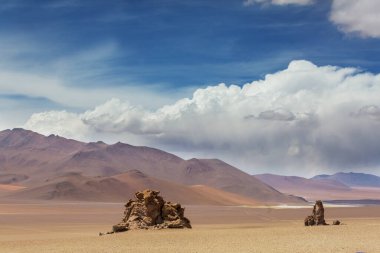 Efsanevi Salvador Dali Çölü. Bolivya 'da alışılmadık doğal manzaralar.