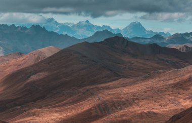 Peru 'daki And Dağları' ndaki (veya Güney Cordilleras 'taki) güzel dağlar
