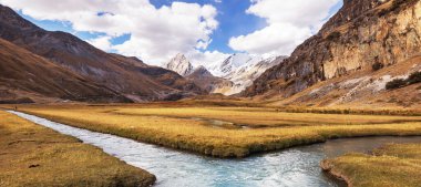 Cordillera Blanca, Peru, Güney Amerika 'daki güzel dağ manzaraları