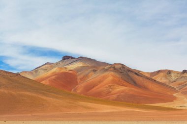 Efsanevi Salvador Dali Çölü. Bolivya 'da alışılmadık doğal manzaralar.