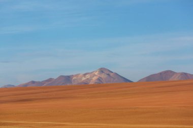 Efsanevi Salvador Dali Çölü. Bolivya 'da alışılmadık doğal manzaralar.