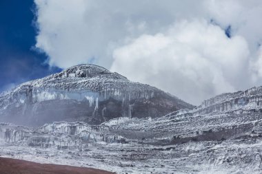 Ekvador, Güney Amerika 'daki güzel Cotopaxi volkanı.