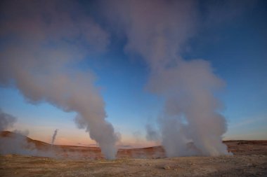 Geyser Sol de Manana, Bolivya. Güney Amerika 'da güzel sıradışı doğal manzaralar.