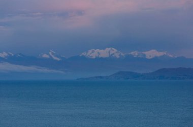 Bolivya 'daki güzel Titicaca Gölü