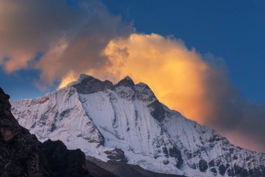 Cordillera Blanca, Peru, Güney Amerika 'daki güzel dağ manzaraları