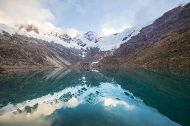 Cordillera Blanca 'da güzel dağlar, Peru, Güney Amerika