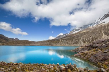 Cordillera Blanca 'da güzel dağlar, Peru, Güney Amerika