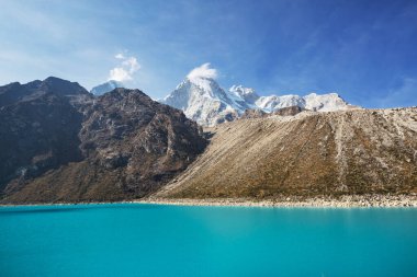 Cordillera Blanca, Peru, Güney Amerika 'daki Paron Gölü.