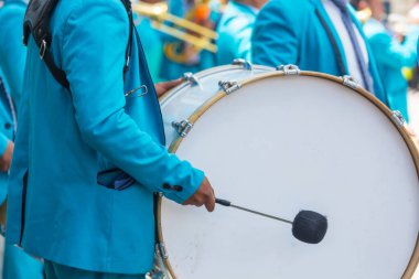 Peru 'da sokak karnavalı davulcuları