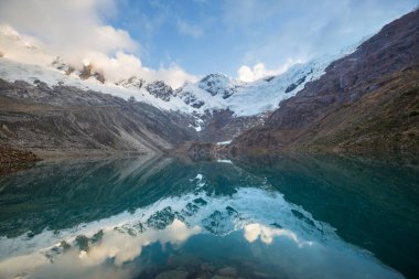 Cordillera Blanca 'da güzel dağlar, Peru, Güney Amerika