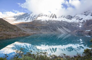 Cordillera Blanca 'da güzel dağlar, Peru, Güney Amerika
