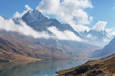 Cordillera Blanca 'da güzel dağlar, Peru, Güney Amerika