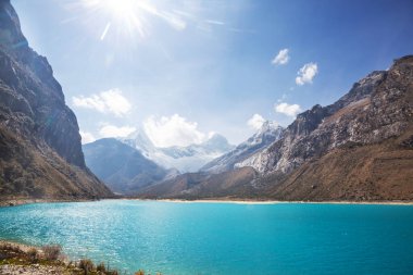 Cordillera Blanca, Peru, Güney Amerika 'daki Paron Gölü.