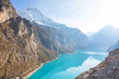 Cordillera Blanca, Peru, Güney Amerika 'daki Paron Gölü.