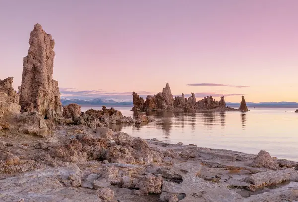 Niezwykłe Formacje Jezior Mono Wschodzie Słońca — Zdjęcie stockowe