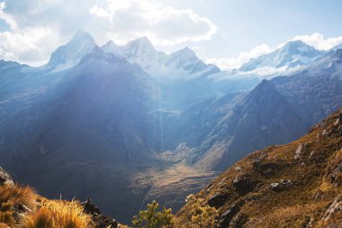Cordillera Blanca, Peru, Güney Amerika 'daki güzel dağ manzaraları