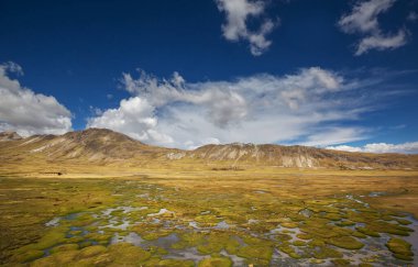Peru 'daki And Dağları' ndaki (veya Güney Cordilleras 'taki) güzel dağlar