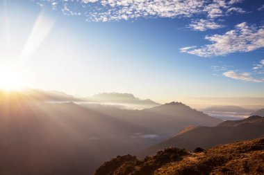 Peru 'daki And Dağları' ndaki (veya Güney Cordilleras 'taki) güzel dağlar