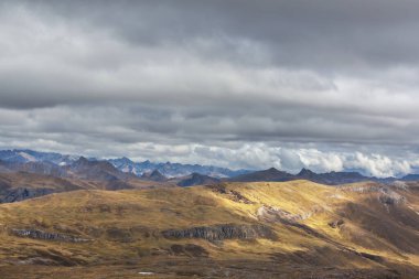 Peru 'daki And Dağları' ndaki (veya Güney Cordilleras 'taki) güzel dağlar
