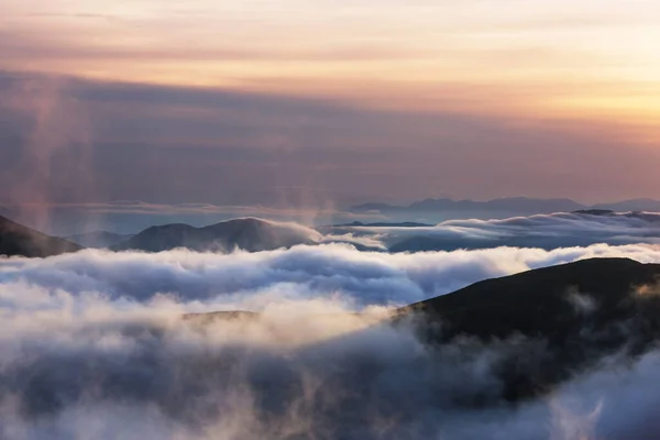 Beautiful Morning Scene Mountains Fog Sunrise — Stock Photo, Image
