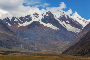 Cordillera Blanca, Peru, Güney Amerika 'daki güzel dağ manzaraları
