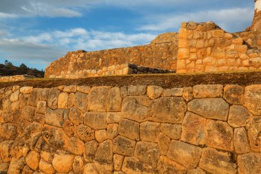 Peru, Güney Amerika 'da ünlü şehir Cusco yakınlarındaki İnka harabeleri