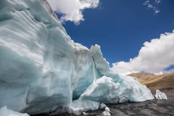 Τεράστιος Παγετώνας Στα Ψηλά Βουνά — Φωτογραφία Αρχείου