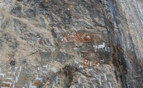 Peru, Güney Amerika 'da İnka öncesi petroglifler