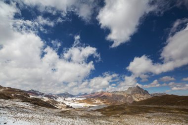 Peru 'daki And Dağları' ndaki (veya Güney Cordilleras 'taki) güzel dağlar