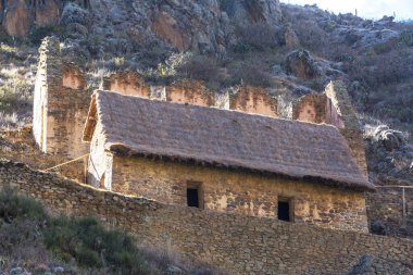 Peru, Güney Amerika 'da ünlü şehir Cusco yakınlarındaki İnka harabeleri