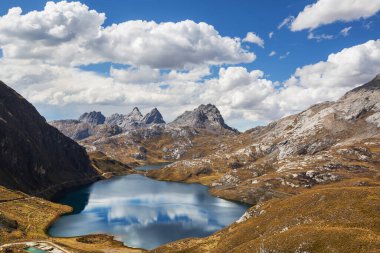 Cordillera Blanca 'da güzel dağlar, Peru, Güney Amerika
