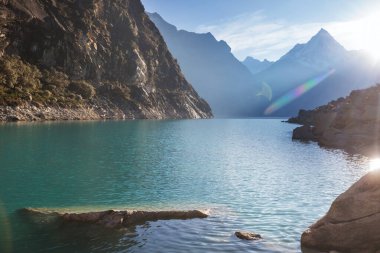 Cordillera Blanca, Peru, Güney Amerika 'daki Paron Gölü.
