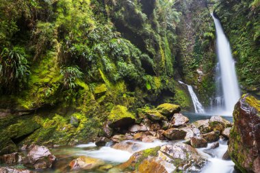 Şili 'de güzel bir şelale, Güney Amerika.