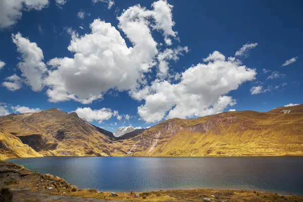 Lindo Lago Montanhas Cordillera Blanca Peru América Sul — Fotografia de Stock