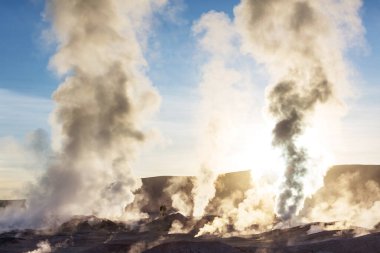 Geyser Sol de Manana, Bolivya. Güney Amerika 'da güzel sıradışı doğal manzaralar.